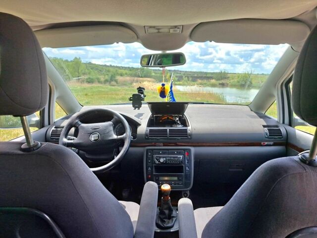 Серый Сеат Альхамбра, объемом двигателя 1.9 л и пробегом 500 тыс. км за 2373 $, фото 4 на Automoto.ua