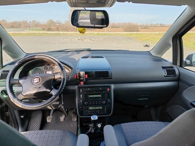 Серый Сеат Альхамбра, объемом двигателя 2 л и пробегом 280 тыс. км за 5600 $, фото 14 на Automoto.ua