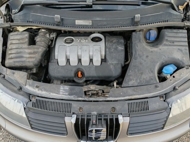 Серый Сеат Альхамбра, объемом двигателя 2 л и пробегом 280 тыс. км за 5600 $, фото 17 на Automoto.ua