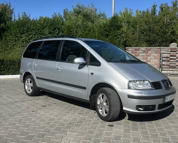 Серый Сеат Альхамбра, объемом двигателя 2 л и пробегом 220 тыс. км за 7999 $, фото 4 на Automoto.ua