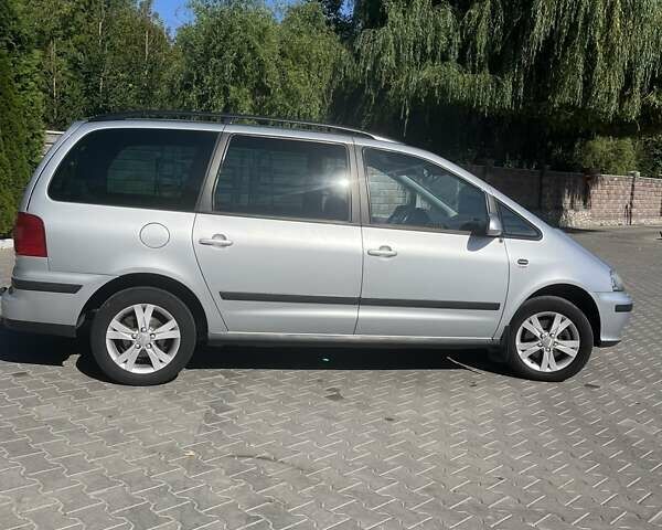 Серый Сеат Альхамбра, объемом двигателя 2 л и пробегом 220 тыс. км за 7999 $, фото 8 на Automoto.ua