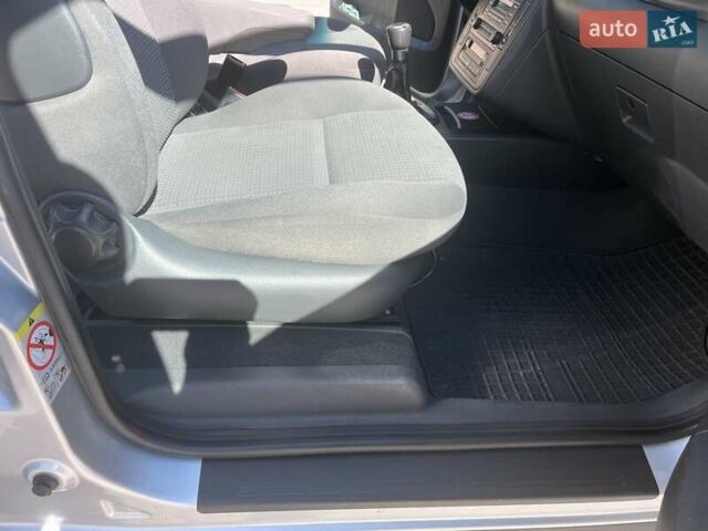 Серый Сеат Альхамбра, объемом двигателя 2 л и пробегом 220 тыс. км за 7999 $, фото 13 на Automoto.ua