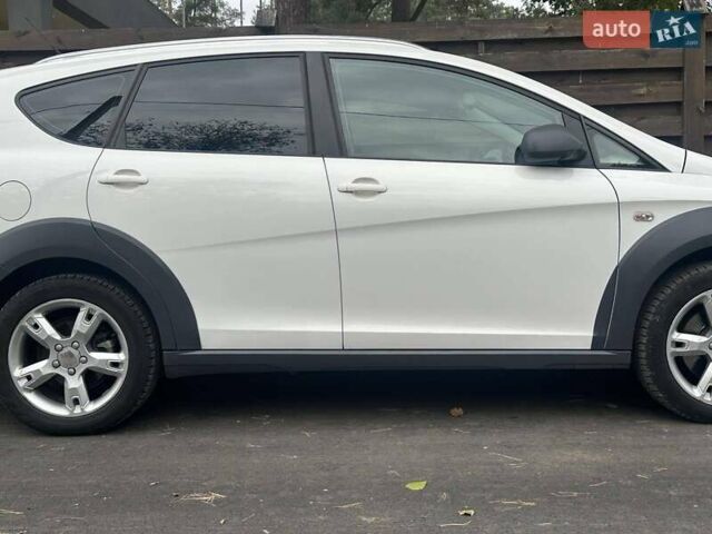 Сеат Алтеа Фрітрек 2013 у Києві на Automoto.ua Білий Сеат Алтеа Фрітрек, об'ємом двигуна 2 л та пробігом 178 тис. км за 11800 $, фото 16 на Automoto.ua