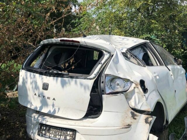 Білий Сеат Altea, об'ємом двигуна 0 л та пробігом 50 тис. км за 1200 $, фото 4 на Automoto.ua