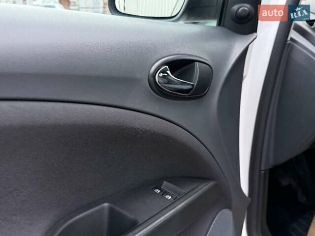 Білий Сеат Altea, об'ємом двигуна 1.6 л та пробігом 255 тис. км за 4999 $, фото 14 на Automoto.ua