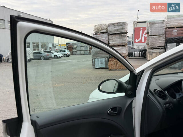 Білий Сеат Altea, об'ємом двигуна 1.6 л та пробігом 255 тис. км за 4999 $, фото 13 на Automoto.ua