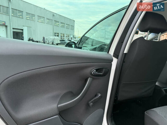 Білий Сеат Altea, об'ємом двигуна 1.6 л та пробігом 255 тис. км за 4999 $, фото 27 на Automoto.ua