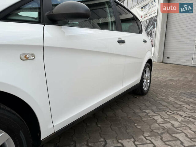 Белый Сеат Алтеа, объемом двигателя 1.6 л и пробегом 250 тыс. км за 5100 $, фото 6 на Automoto.ua
