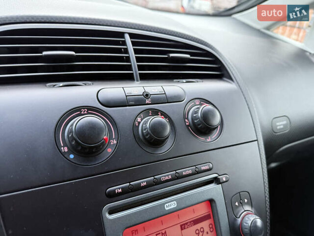 Білий Сеат Altea, об'ємом двигуна 1.6 л та пробігом 255 тис. км за 4999 $, фото 21 на Automoto.ua