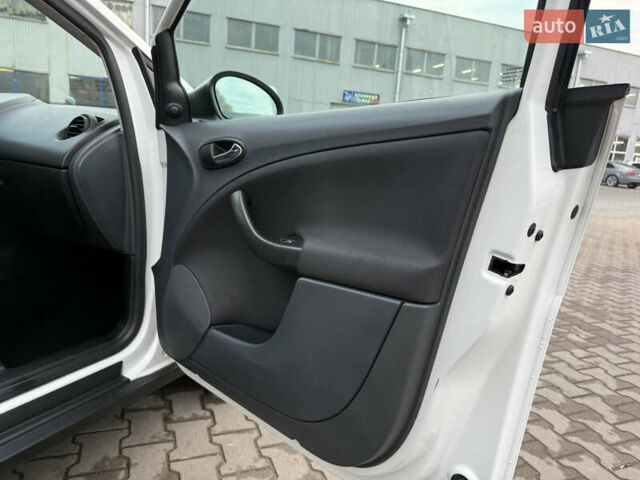 Белый Сеат Алтеа, объемом двигателя 1.6 л и пробегом 250 тыс. км за 5100 $, фото 38 на Automoto.ua