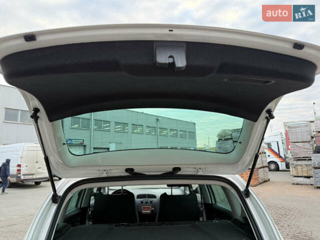 Білий Сеат Altea, об'ємом двигуна 1.6 л та пробігом 255 тис. км за 4999 $, фото 32 на Automoto.ua