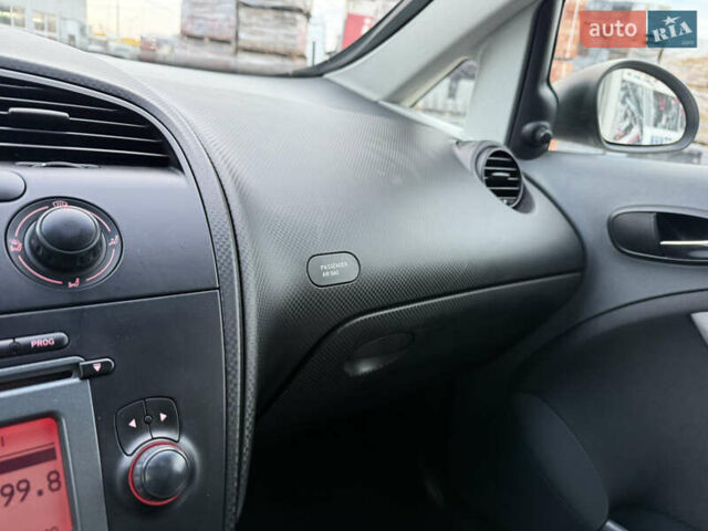 Білий Сеат Altea, об'ємом двигуна 1.6 л та пробігом 255 тис. км за 4999 $, фото 24 на Automoto.ua