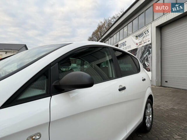 Білий Сеат Altea, об'ємом двигуна 1.6 л та пробігом 255 тис. км за 4999 $, фото 5 на Automoto.ua