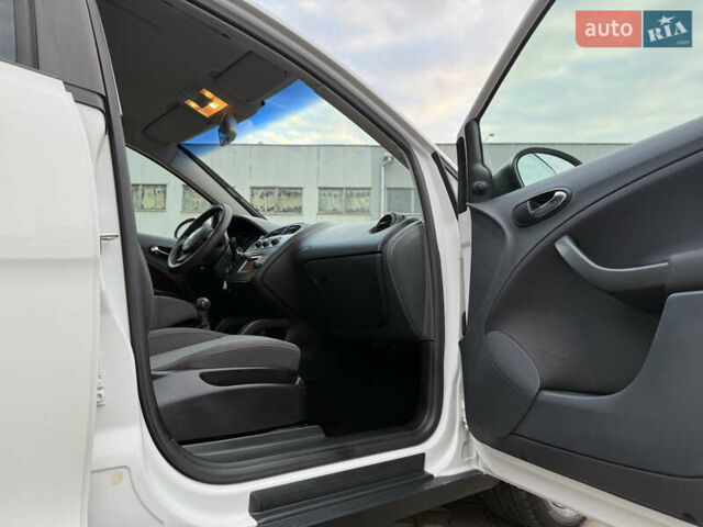 Білий Сеат Altea, об'ємом двигуна 1.6 л та пробігом 255 тис. км за 4999 $, фото 40 на Automoto.ua