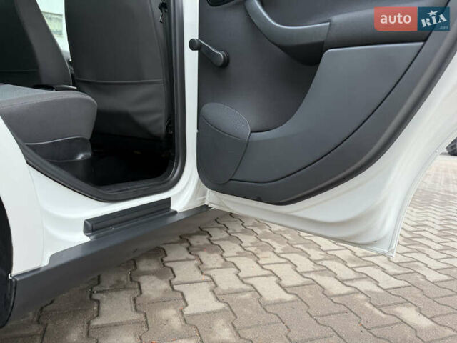 Білий Сеат Altea, об'ємом двигуна 1.6 л та пробігом 255 тис. км за 4999 $, фото 35 на Automoto.ua