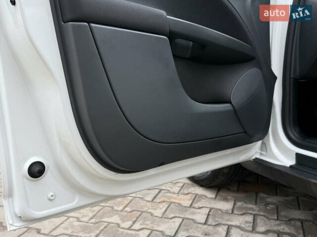 Білий Сеат Altea, об'ємом двигуна 1.6 л та пробігом 255 тис. км за 4999 $, фото 16 на Automoto.ua