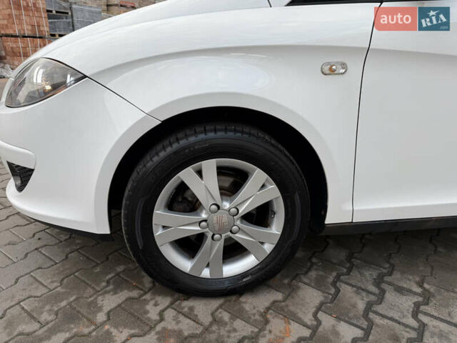 Білий Сеат Altea, об'ємом двигуна 1.6 л та пробігом 255 тис. км за 4999 $, фото 4 на Automoto.ua