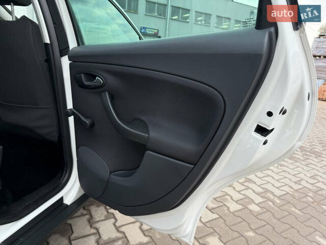 Білий Сеат Altea, об'ємом двигуна 1.6 л та пробігом 255 тис. км за 4999 $, фото 34 на Automoto.ua