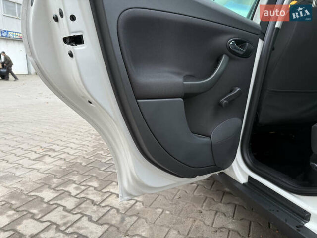 Белый Сеат Алтеа, объемом двигателя 1.6 л и пробегом 250 тыс. км за 5100 $, фото 28 на Automoto.ua