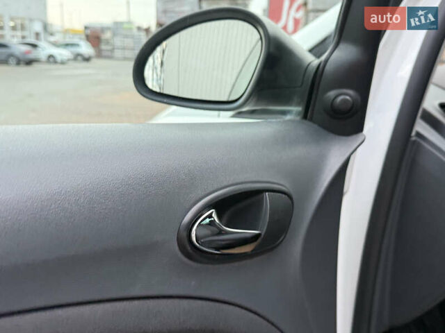 Білий Сеат Altea, об'ємом двигуна 1.6 л та пробігом 255 тис. км за 4999 $, фото 15 на Automoto.ua