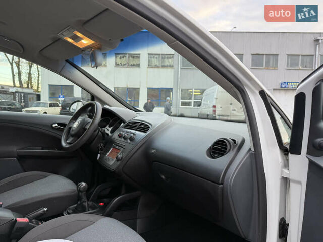 Білий Сеат Altea, об'ємом двигуна 1.6 л та пробігом 255 тис. км за 4999 $, фото 41 на Automoto.ua