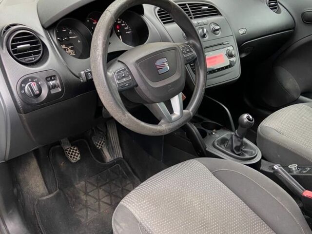 Белый Сеат Алтеа, объемом двигателя 1.9 л и пробегом 240 тыс. км за 4500 $, фото 4 на Automoto.ua