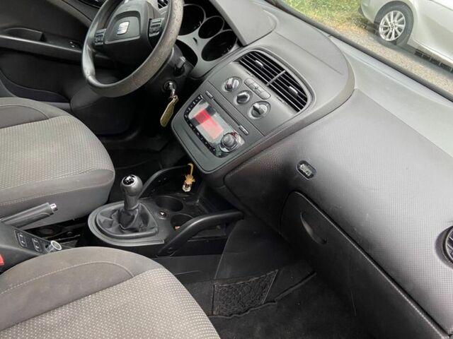 Белый Сеат Алтеа, объемом двигателя 1.9 л и пробегом 240 тыс. км за 4500 $, фото 5 на Automoto.ua