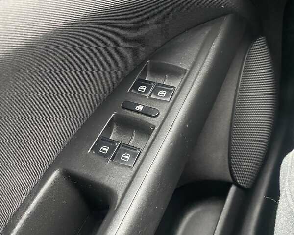 Белый Сеат Алтеа, объемом двигателя 1.6 л и пробегом 238 тыс. км за 9500 $, фото 5 на Automoto.ua