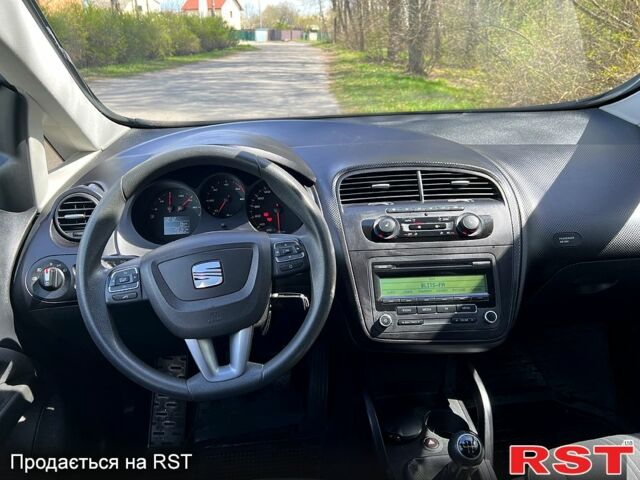 Сеат Altea 2013 у Фастове на Automoto.ua Білий Сеат Altea, об'ємом двигуна 1.6 л та пробігом 121 тис. км за 8900 $, фото 6 на Automoto.ua