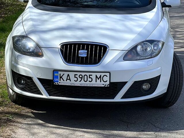 Сеат Altea 2013 у Фастове на Automoto.ua Білий Сеат Altea, об'ємом двигуна 1.6 л та пробігом 121 тис. км за 8900 $, фото 9 на Automoto.ua