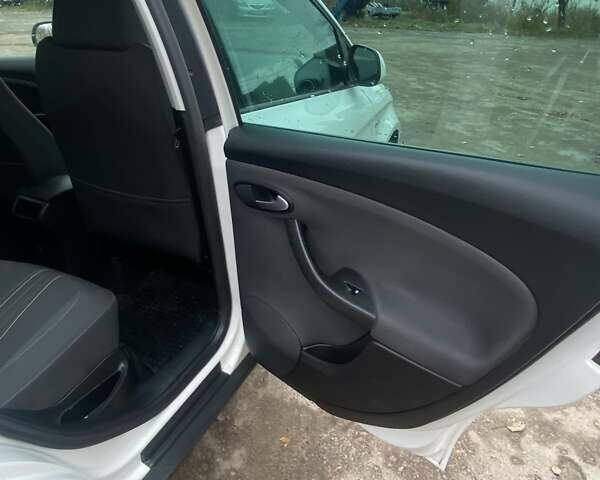 Белый Сеат Алтеа, объемом двигателя 1.6 л и пробегом 238 тыс. км за 9500 $, фото 14 на Automoto.ua