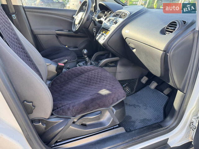 Белый Сеат Алтеа, объемом двигателя 1.6 л и пробегом 211 тыс. км за 10500 $, фото 19 на Automoto.ua