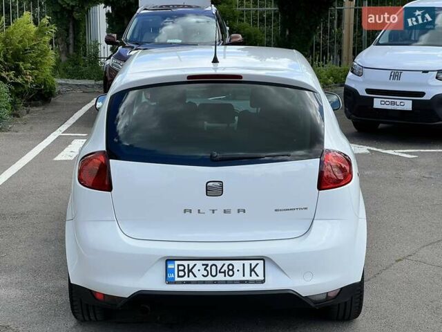 Білий Сеат Altea, об'ємом двигуна 1.6 л та пробігом 257 тис. км за 8999 $, фото 10 на Automoto.ua