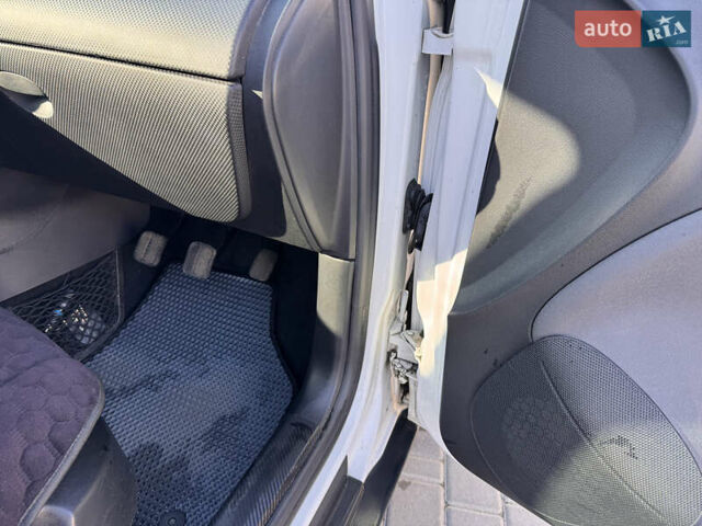 Белый Сеат Алтеа, объемом двигателя 1.6 л и пробегом 211 тыс. км за 10500 $, фото 17 на Automoto.ua