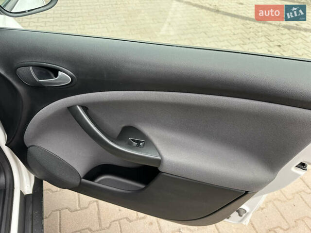 Белый Сеат Алтеа, объемом двигателя 1.39 л и пробегом 159 тыс. км за 8700 $, фото 31 на Automoto.ua