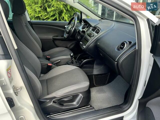 Білий Сеат Altea, об'ємом двигуна 1.6 л та пробігом 257 тис. км за 8999 $, фото 26 на Automoto.ua