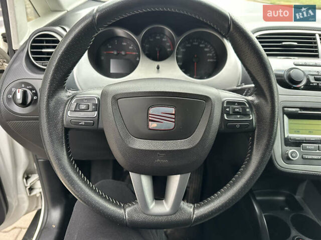 Белый Сеат Алтеа, объемом двигателя 1.39 л и пробегом 159 тыс. км за 8700 $, фото 24 на Automoto.ua
