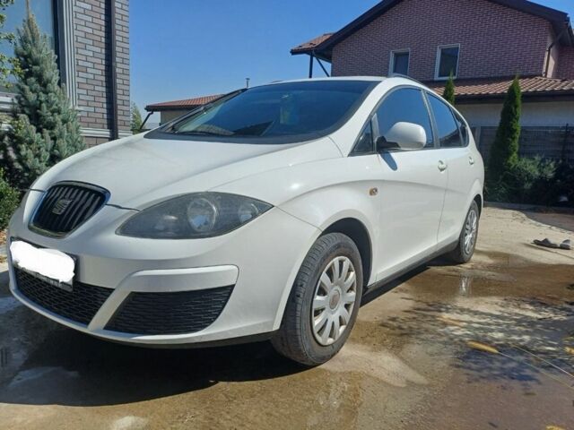 Белый Сеат Алтеа, объемом двигателя 1.6 л и пробегом 350 тыс. км за 7000 $, фото 1 на Automoto.ua