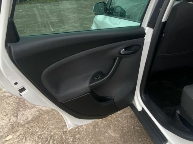 Белый Сеат Алтеа, объемом двигателя 1.6 л и пробегом 238 тыс. км за 9500 $, фото 12 на Automoto.ua