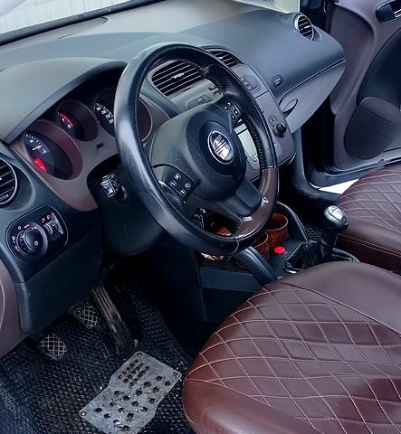 Чорний Сеат Altea, об'ємом двигуна 2 л та пробігом 282 тис. км за 8000 $, фото 6 на Automoto.ua