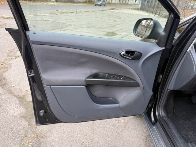 Черный Сеат Алтеа, объемом двигателя 2 л и пробегом 190 тыс. км за 6550 $, фото 7 на Automoto.ua