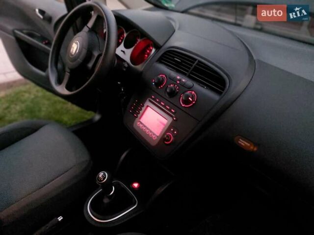 Чорний Сеат Altea, об'ємом двигуна 1.6 л та пробігом 216 тис. км за 6250 $, фото 27 на Automoto.ua