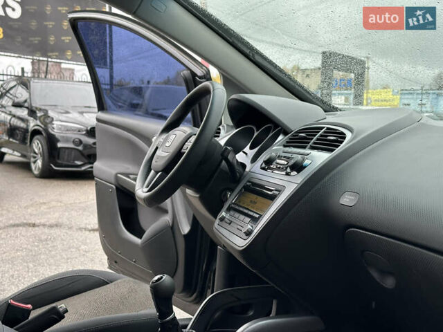 Сеат Алтеа 2011 в Харькове на Automoto.ua Черный Сеат Алтеа, объемом двигателя 1.4 л и пробегом 221 тыс. км за 6200 $, фото 23 на Automoto.ua