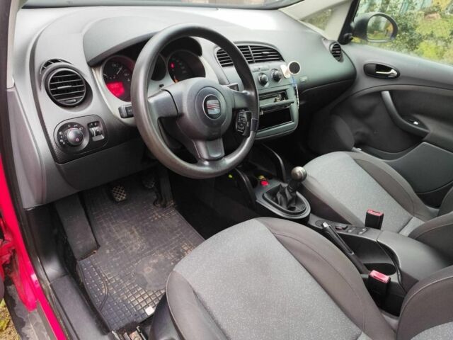 Красный Сеат Алтеа, объемом двигателя 1.6 л и пробегом 195 тыс. км за 3200 $, фото 2 на Automoto.ua