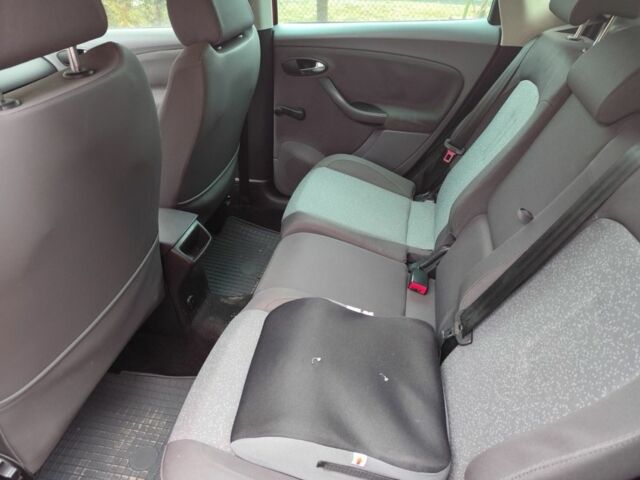 Красный Сеат Алтеа, объемом двигателя 1.6 л и пробегом 195 тыс. км за 3200 $, фото 1 на Automoto.ua