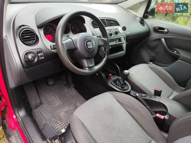 Красный Сеат Алтеа, объемом двигателя 1.6 л и пробегом 195 тыс. км за 3600 $, фото 4 на Automoto.ua
