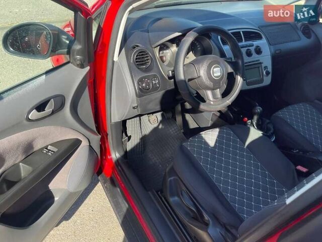 Красный Сеат Алтеа, объемом двигателя 1.6 л и пробегом 268 тыс. км за 4050 $, фото 2 на Automoto.ua