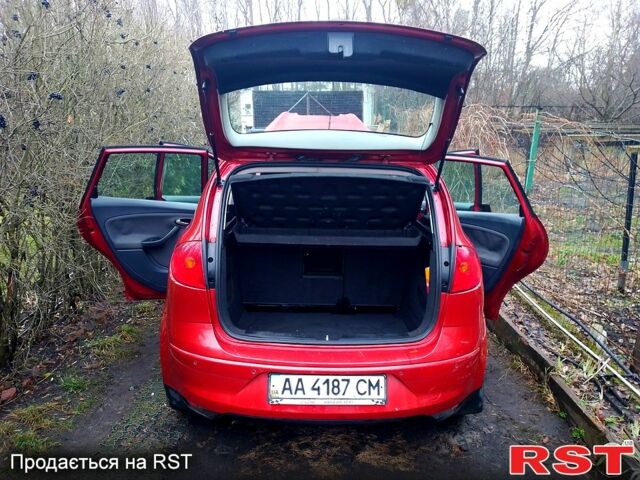 Червоний Сеат Altea, об'ємом двигуна 20 л та пробігом 200 тис. км за 6500 $, фото 1 на Automoto.ua