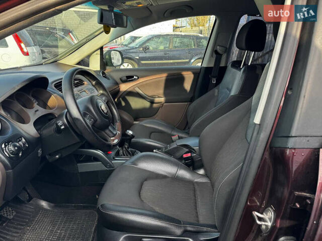 Червоний Сеат Altea, об'ємом двигуна 2 л та пробігом 220 тис. км за 5999 $, фото 6 на Automoto.ua