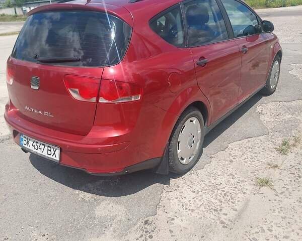 Красный Сеат Алтеа, объемом двигателя 1.6 л и пробегом 274 тыс. км за 5000 $, фото 4 на Automoto.ua